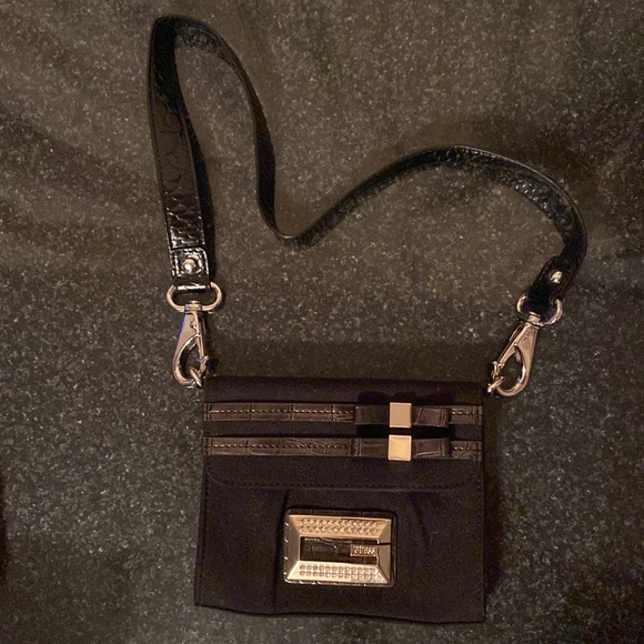 Guess Purse - Picture 1 of 8